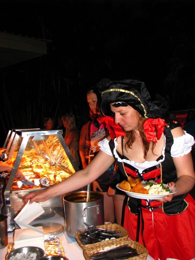 Corroboree Park Tavern Marrakai Экстерьер фото